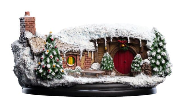 Hobbit Trilogy - Hobbit Hole - Christmas #35 Bagshot Row Environment Figurine (Merchandise Collectible)