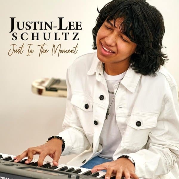 Justin Lee Schultz - Just In The Moment (CD)